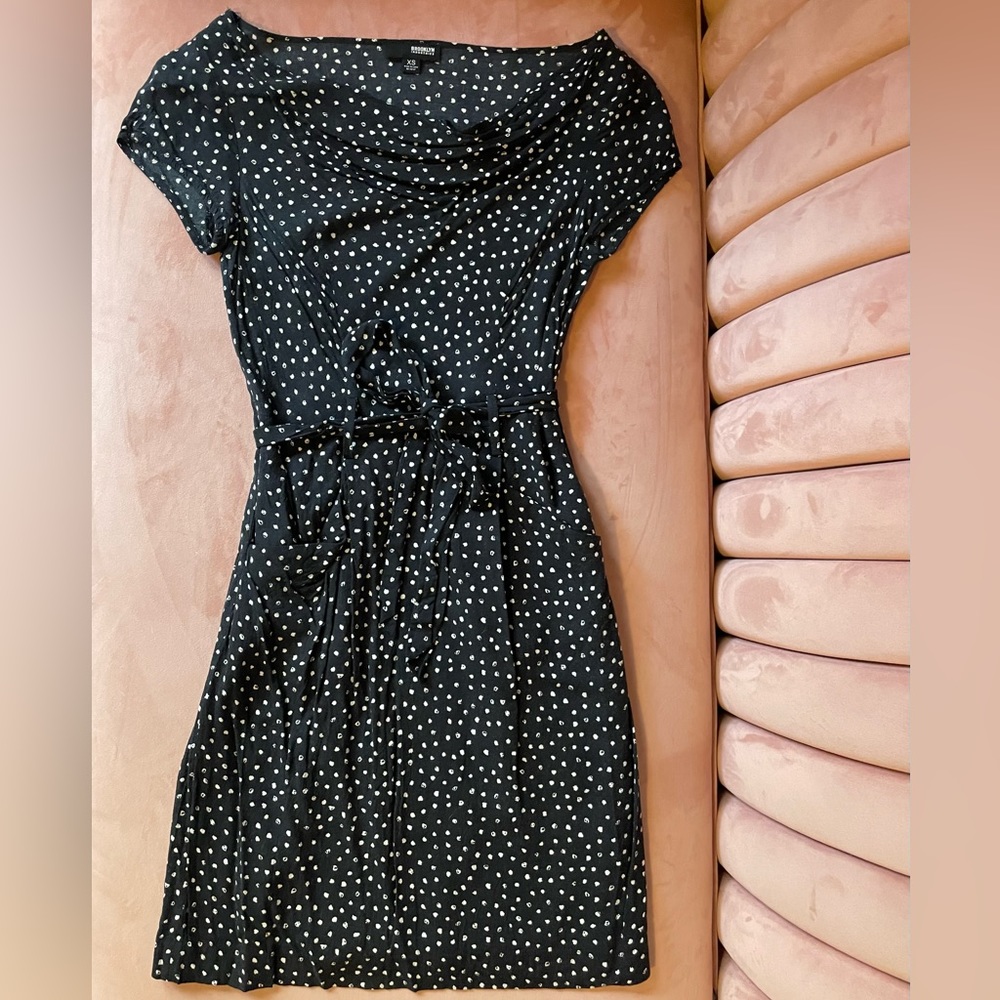 XS Brooklyn Industries polka dot B&W dress: short sleeve, pockets & tie waist